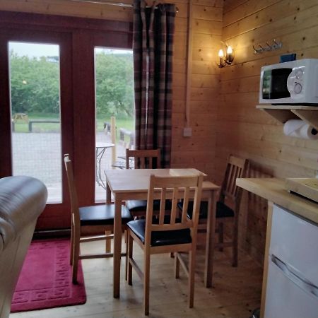 Cobblehouse Country Cabins No Trades Workers Villa Turriff Exterior photo